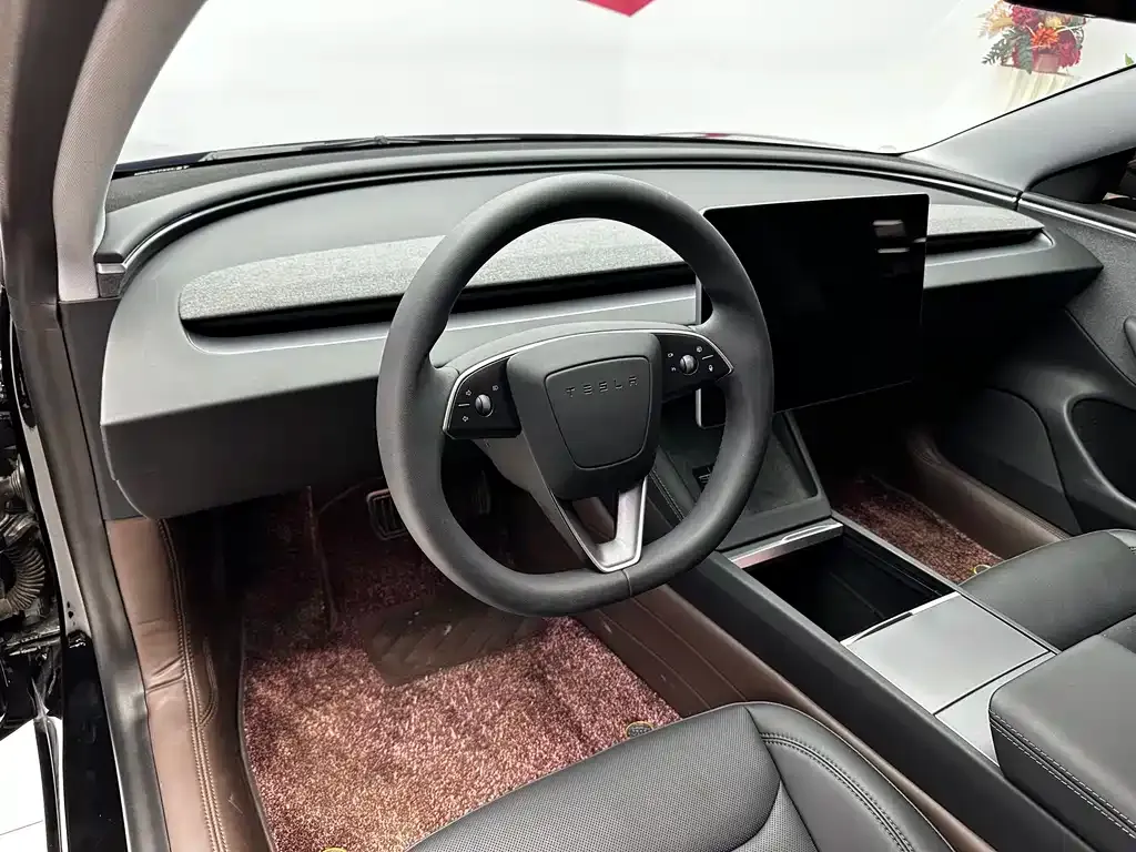 Tesla Model 3 — фото 2