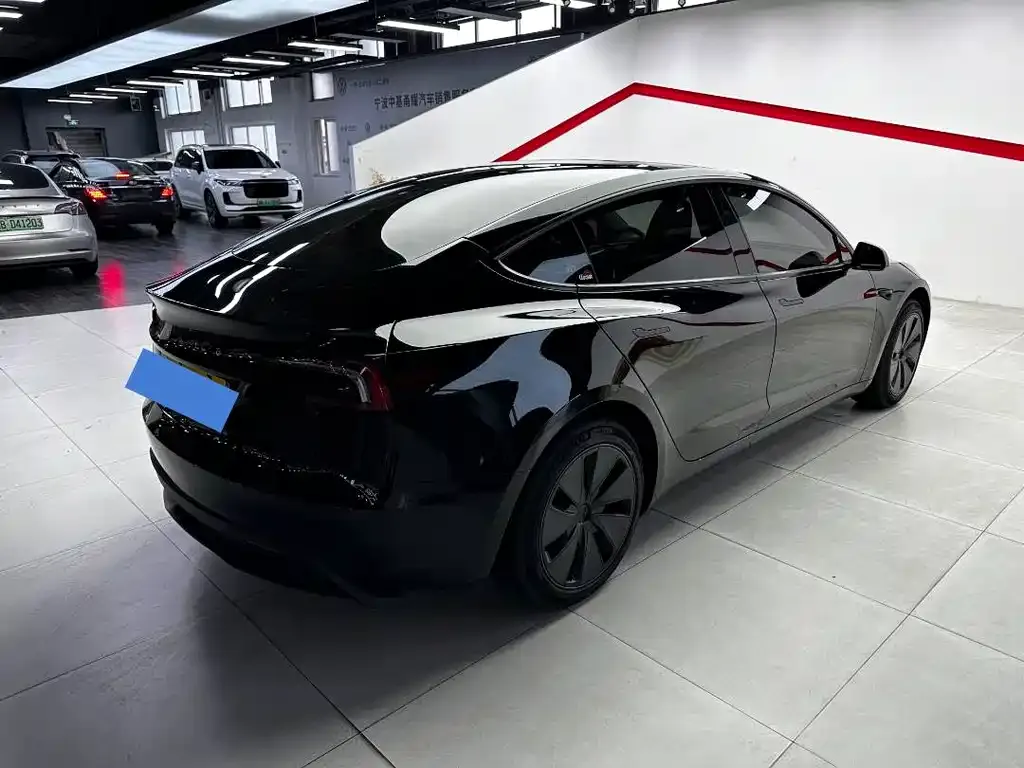 Tesla Model 3 — фото 5