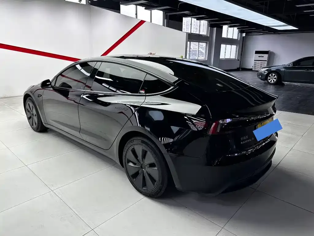 Tesla Model 3 — фото 8