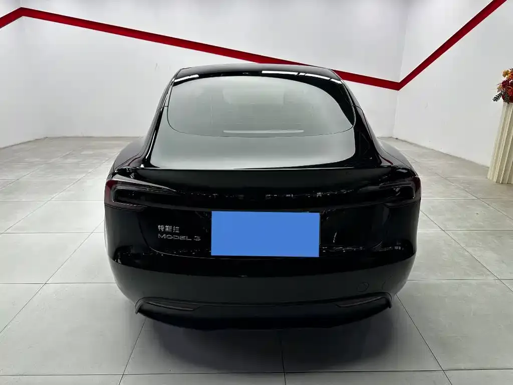 Tesla Model 3 — фото 4
