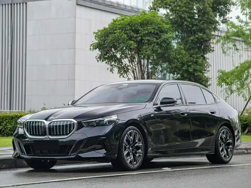 BMW 5 Series — фото 1