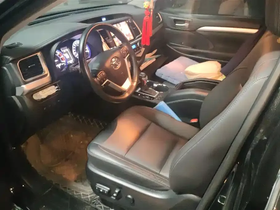 Toyota Highlander — фото 10