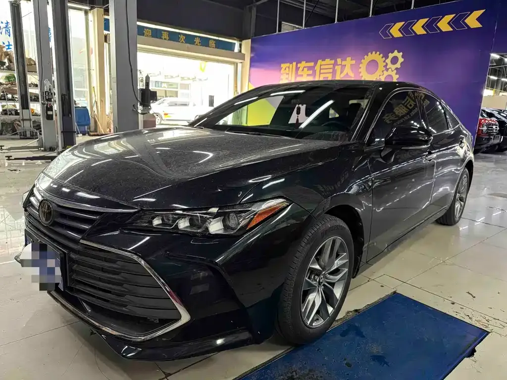 Toyota Avalon — фото 1