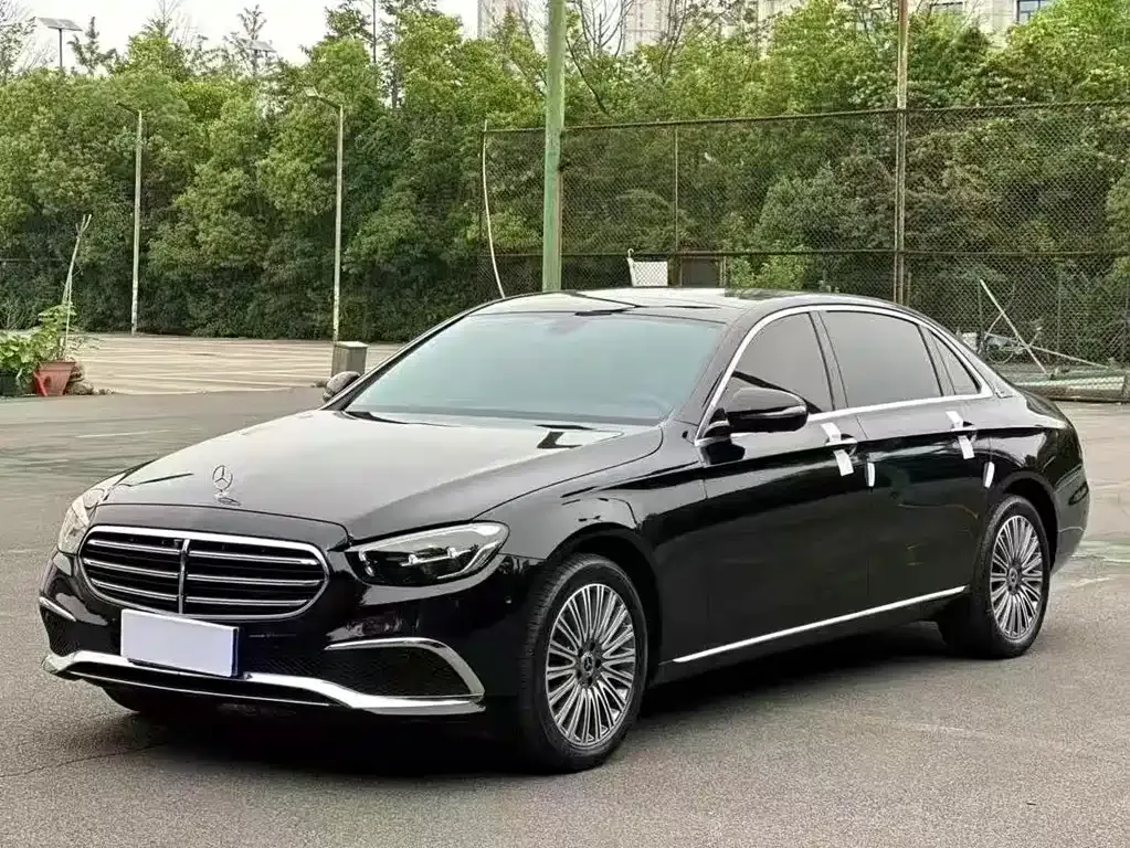 Mercedes-Benz E-Class — фото 1