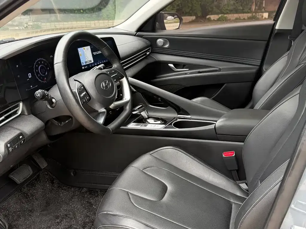 Hyundai Elantra 2022 из CN, фото 10
