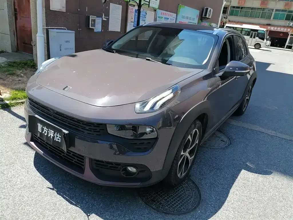 Lynk & Co 02