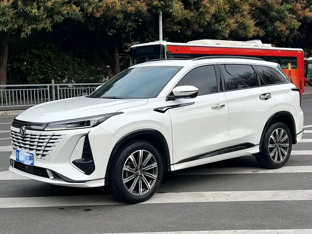 Changan CS75PLUS — фото 1