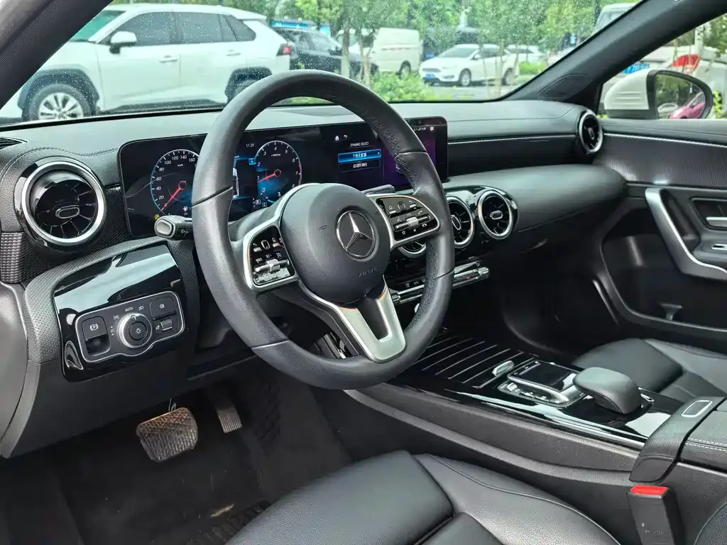 Mercedes-Benz A-Class — фото 10