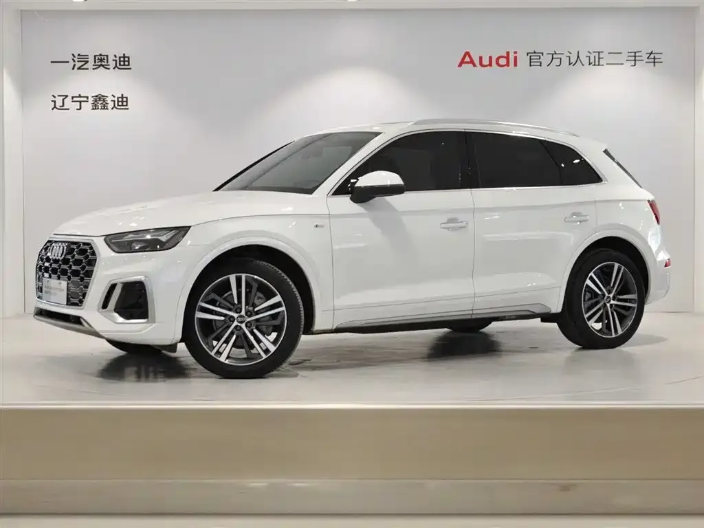 Audi Q5L — фото 1