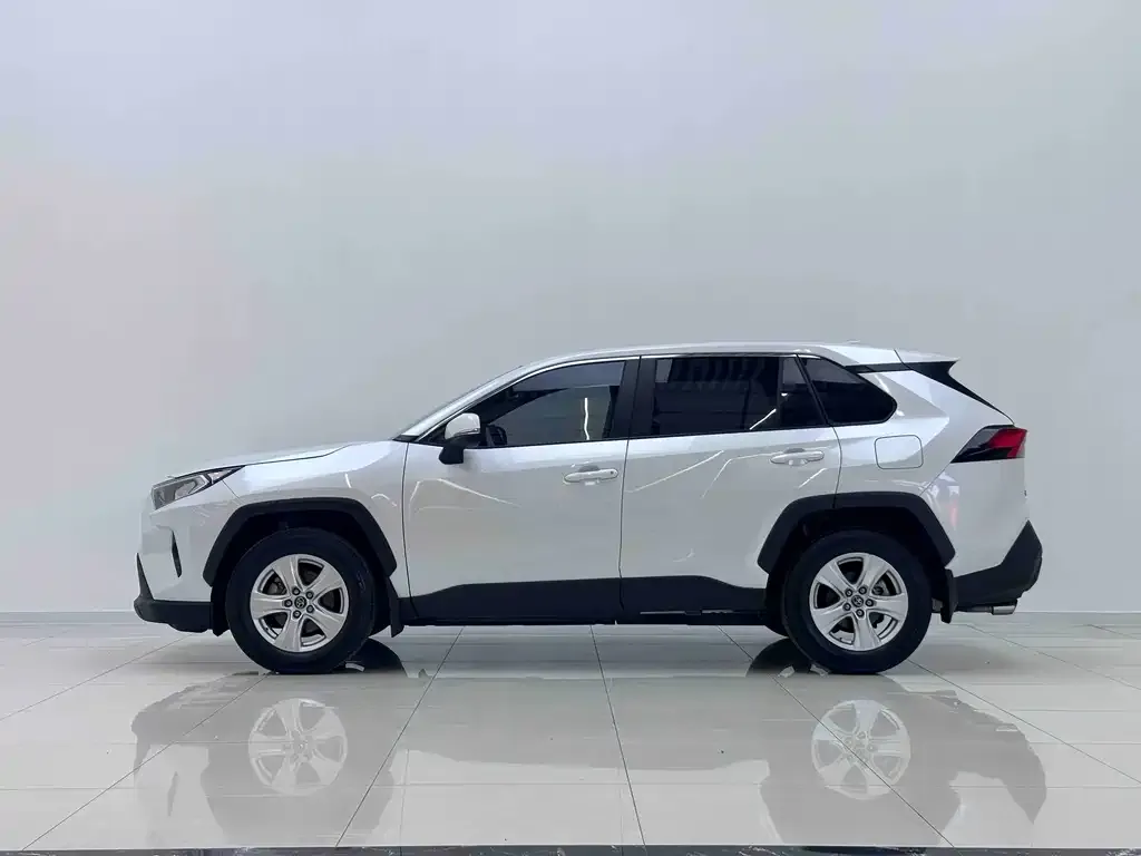 Toyota RAV4 2023 из CN, фото 5