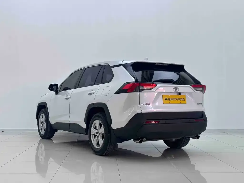 Toyota RAV4 2023 из CN, фото 2