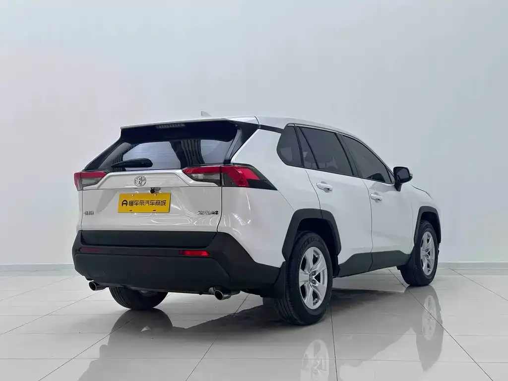 Toyota RAV4 2023 из CN, фото 3