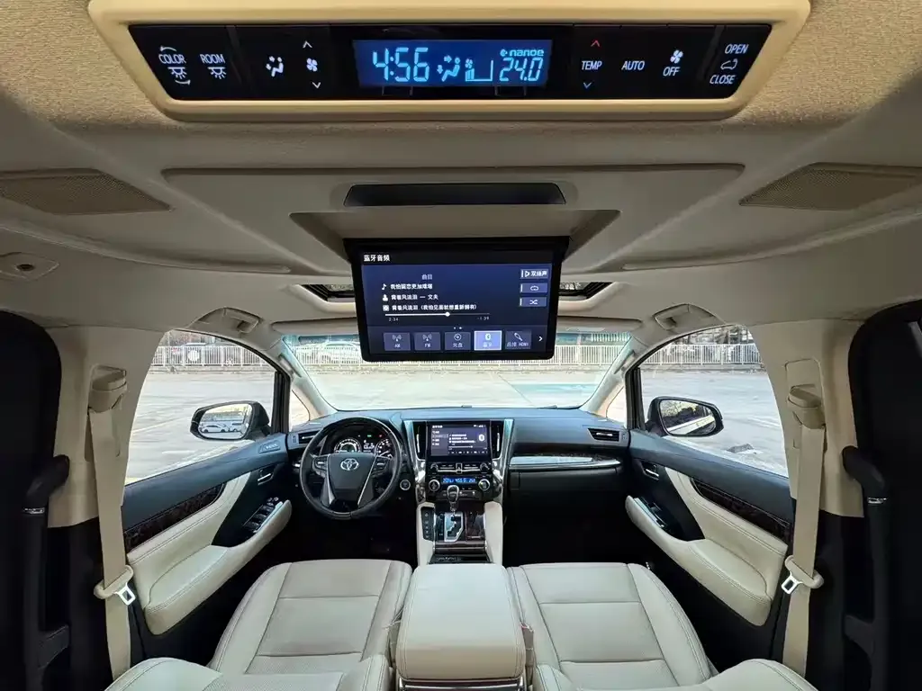 Toyota Alphard — фото 8