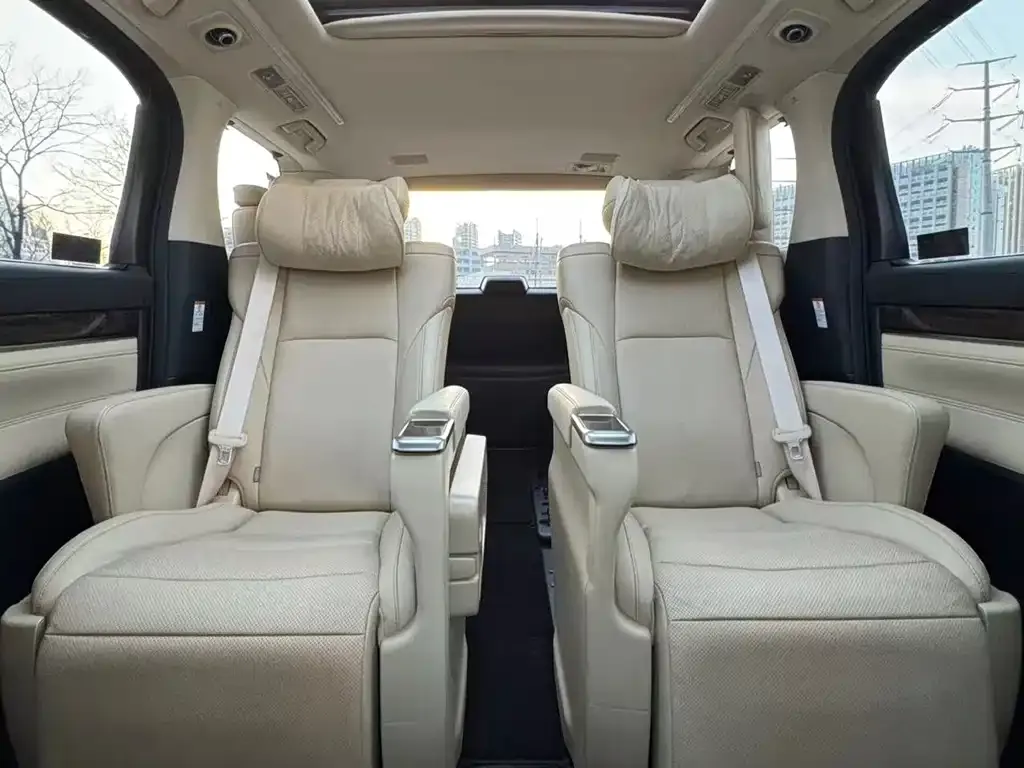 Toyota Alphard — фото 3
