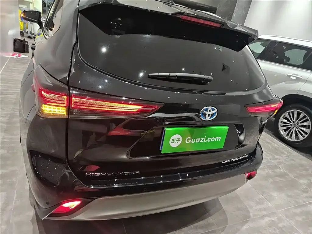 Toyota Highlander — фото 10