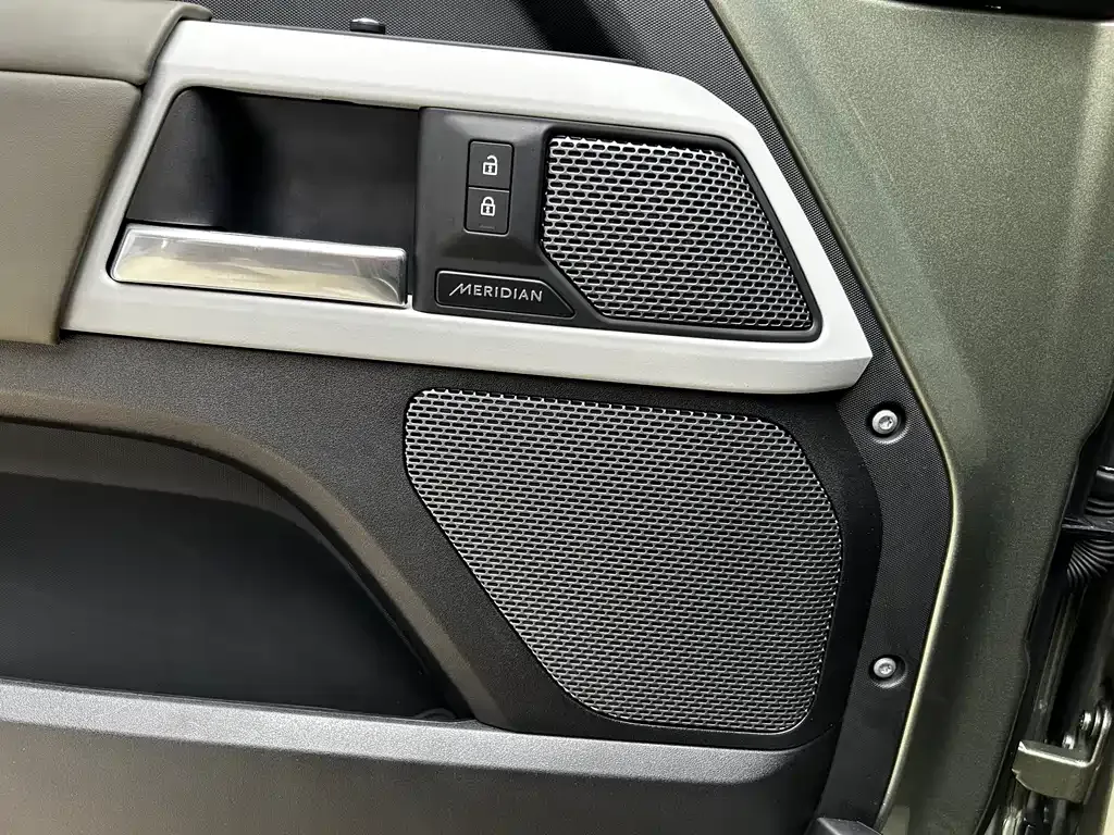 Land Rover Defender — фото 10