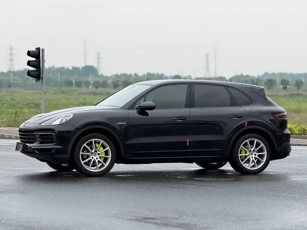 Porsche Cayenne Hybrid — фото 1