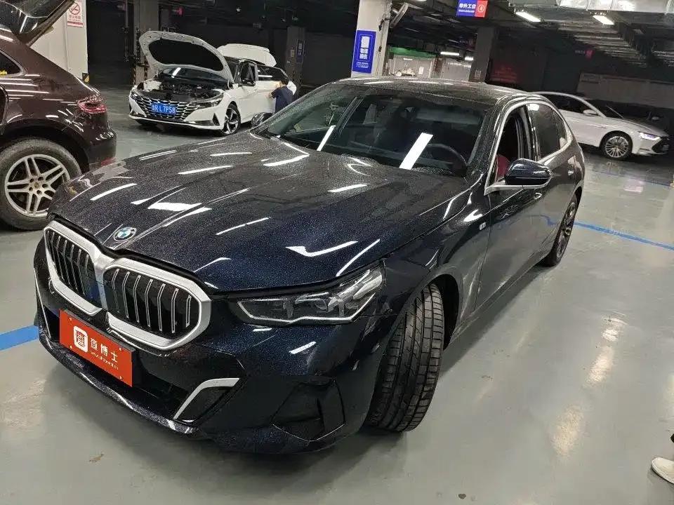 BMW 5 Series — фото 1
