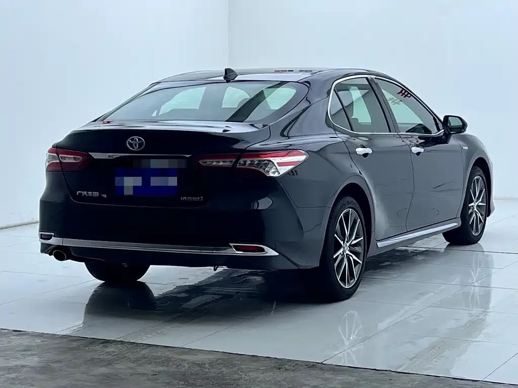 Toyota Camry — фото 7