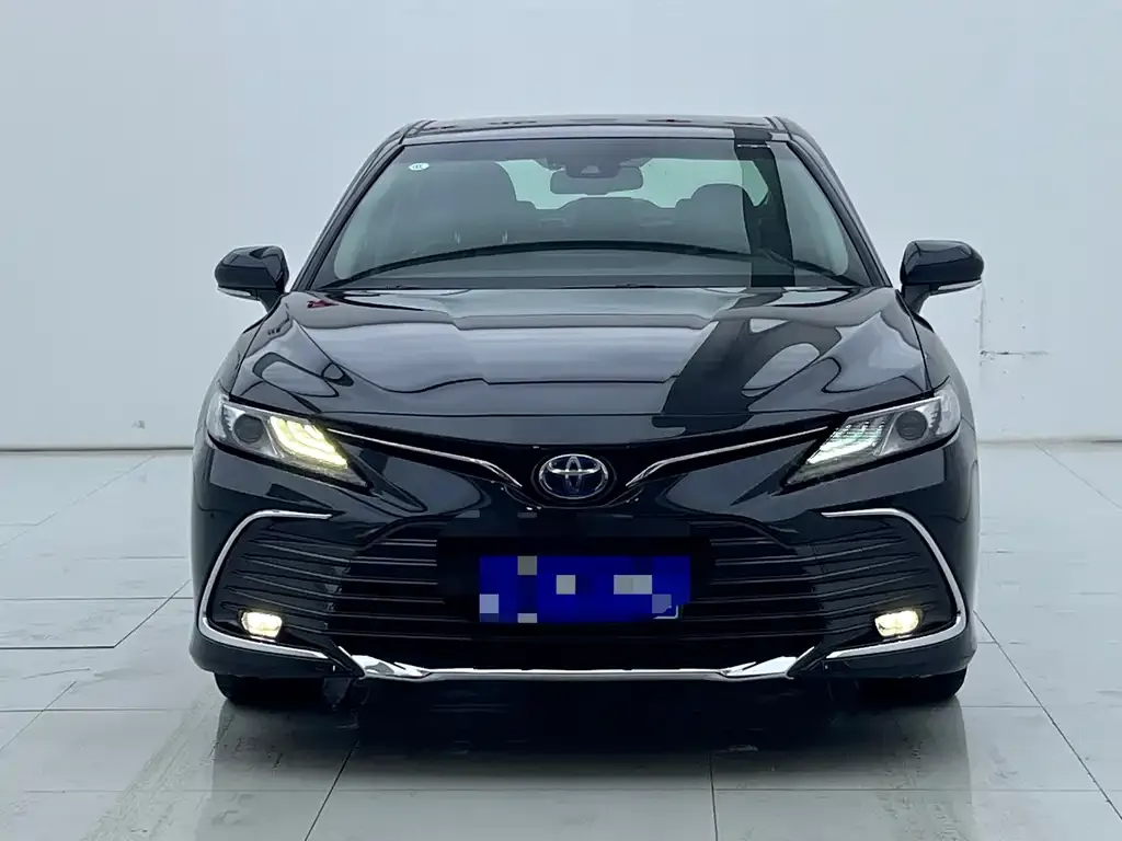 Toyota Camry — фото 3
