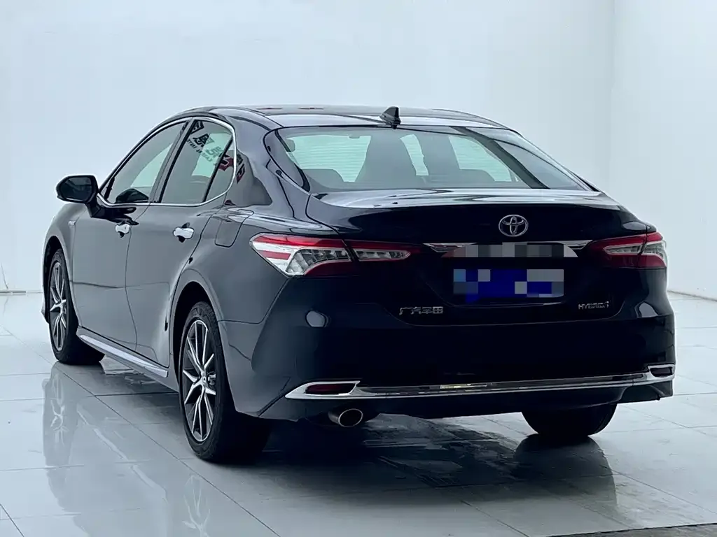 Toyota Camry — фото 4