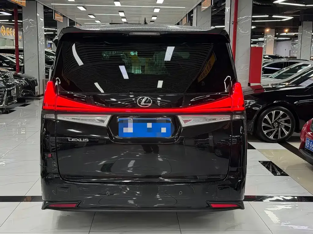 Toyota Alphard — фото 6
