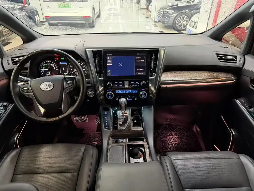 Toyota Alphard — фото 5