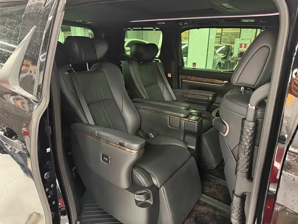 Toyota Alphard — фото 3