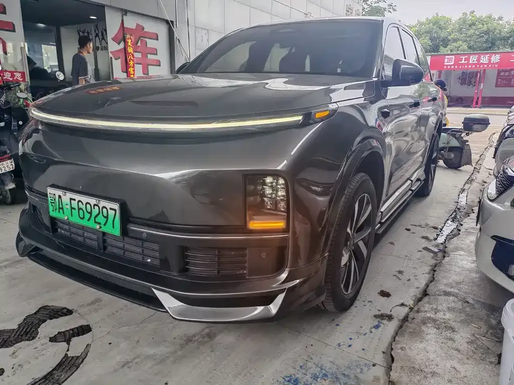 Li Auto L8