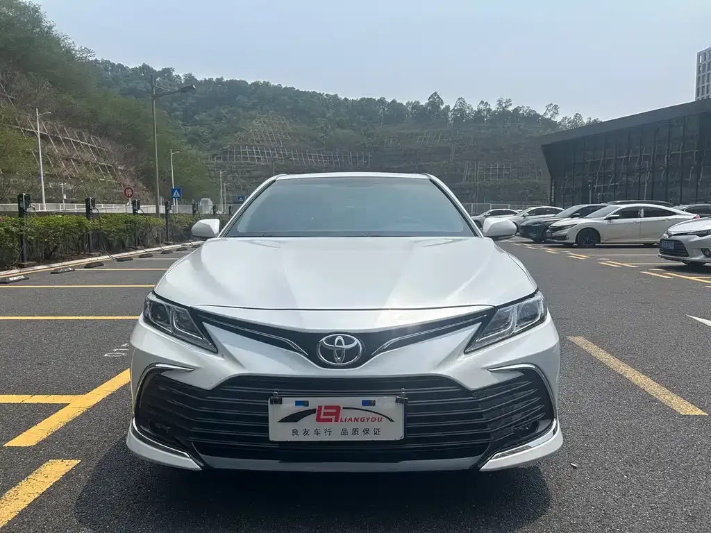 Toyota Camry — фото 3