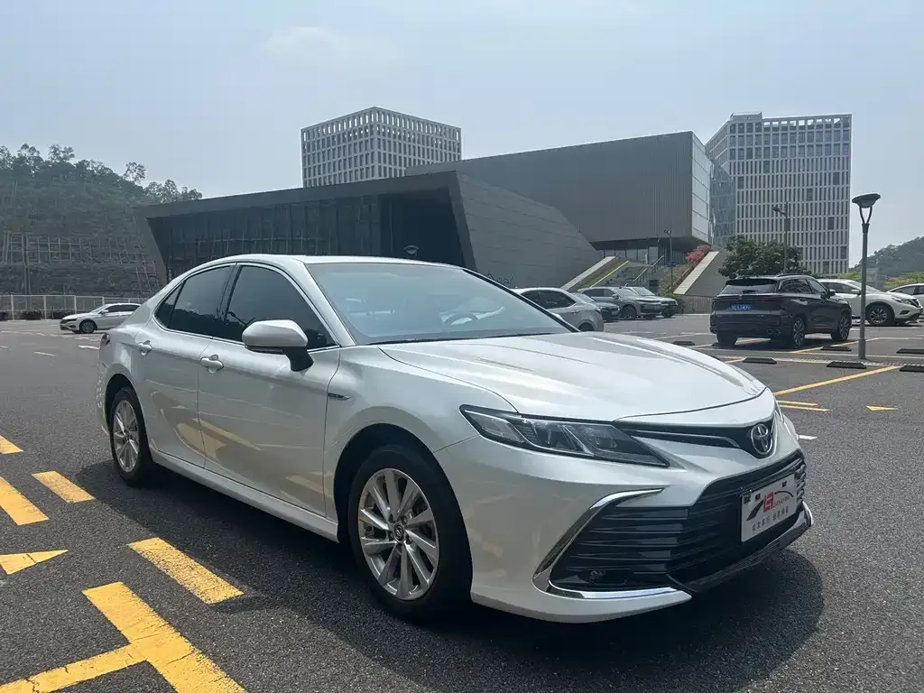 Toyota Camry — фото 9