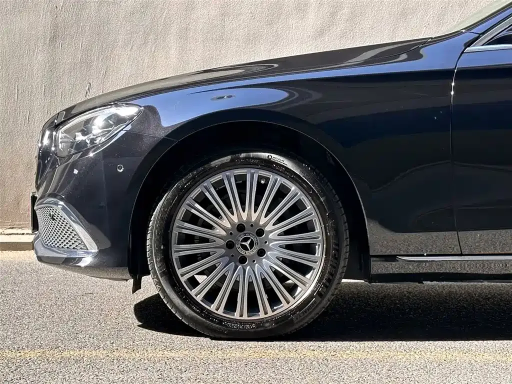 Mercedes-Benz E-Class — фото 10
