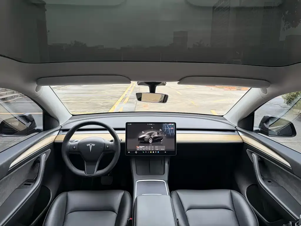 Tesla Model Y — фото 5