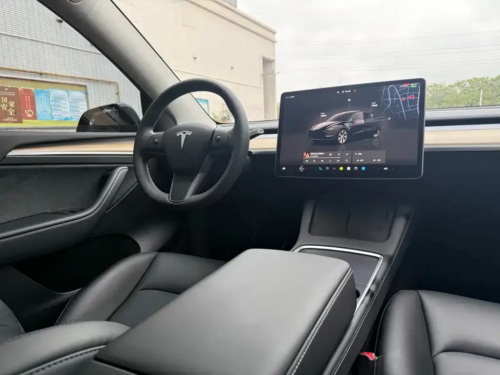 Tesla Model Y — фото 4