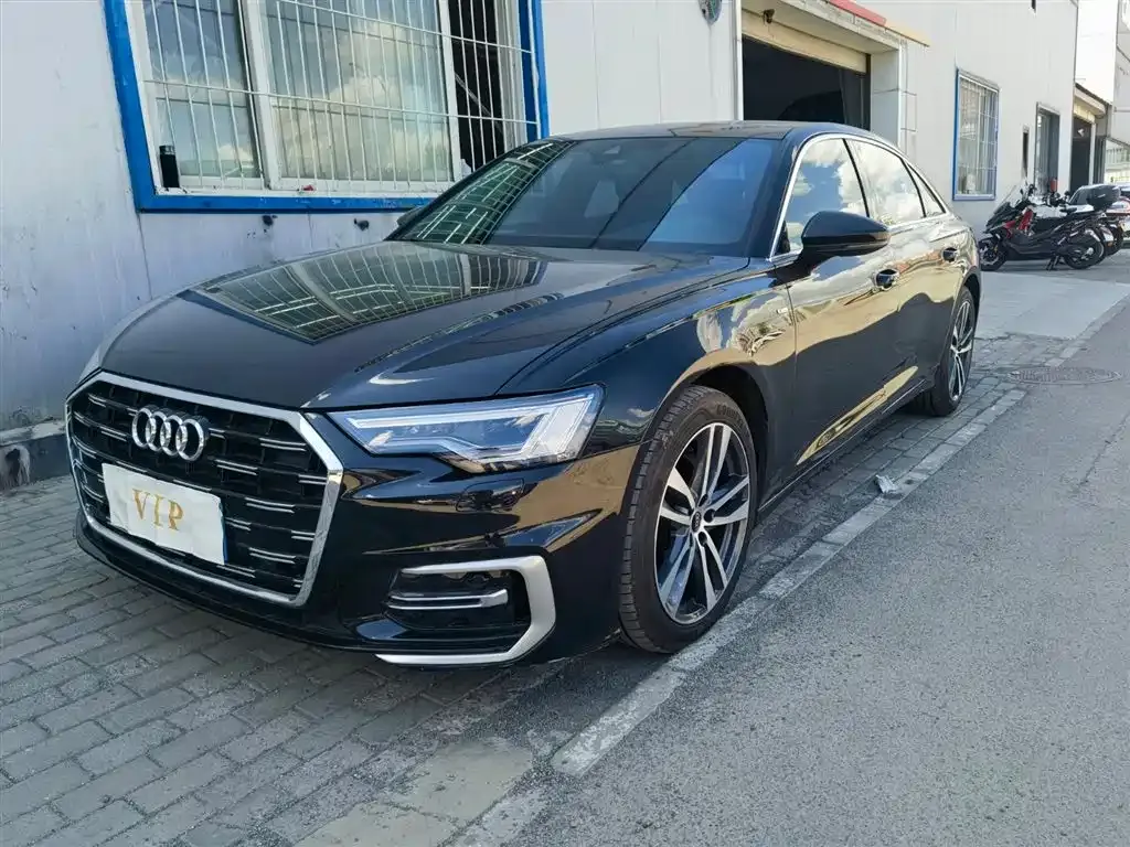 Audi A6L — фото 1
