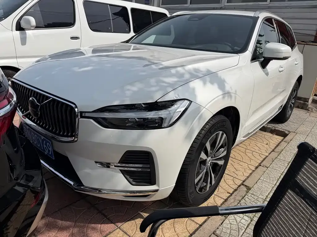 Volvo XC60 — фото 1