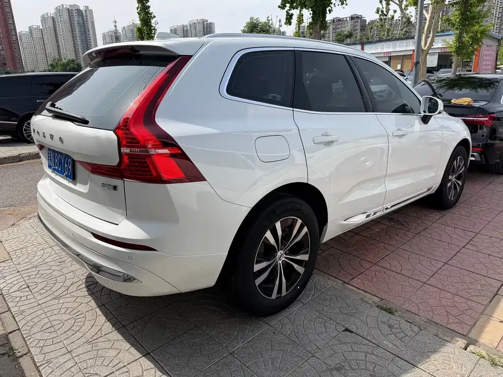 Volvo XC60 — фото 10