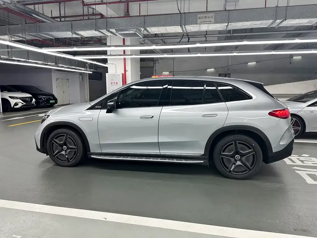 Mercedes-Benz EQE SUV — фото 6