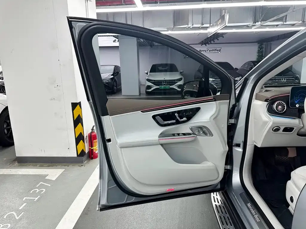 Mercedes-Benz EQE SUV — фото 4