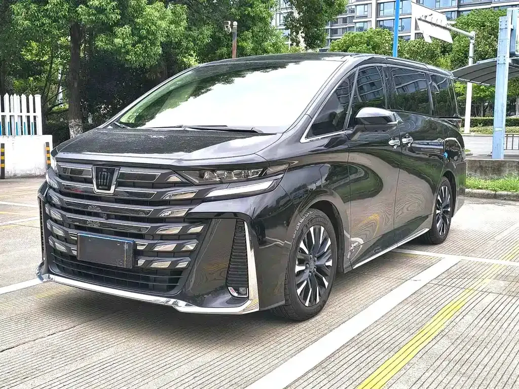 Toyota Vellfire — фото 1
