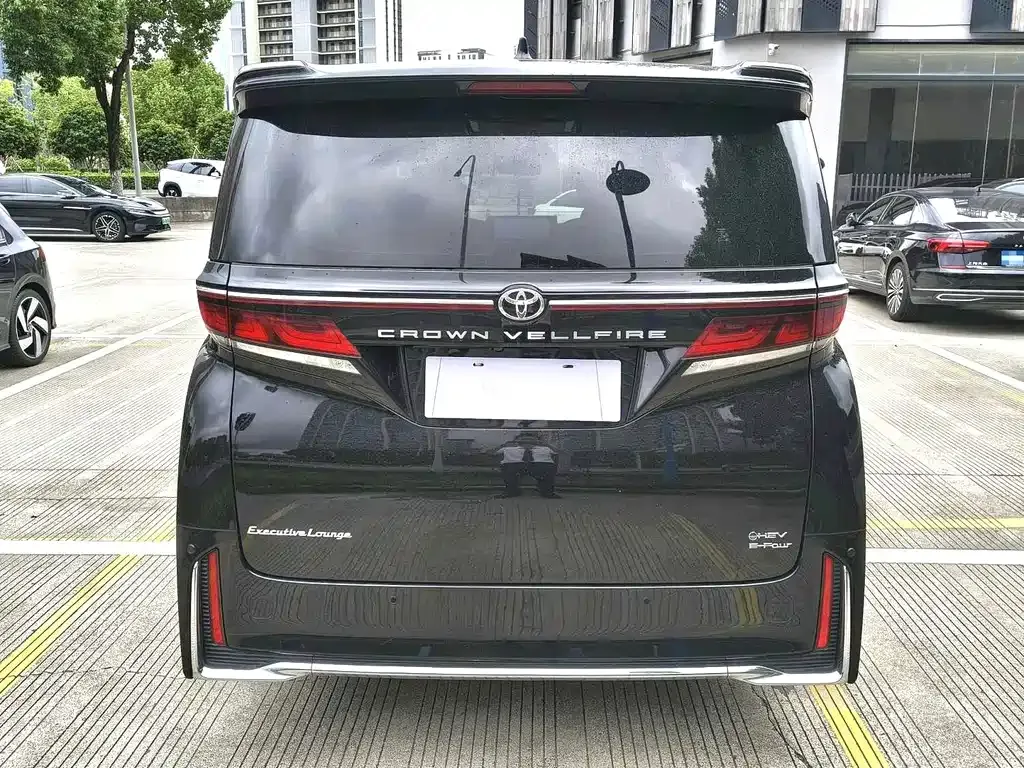 Toyota Vellfire — фото 3