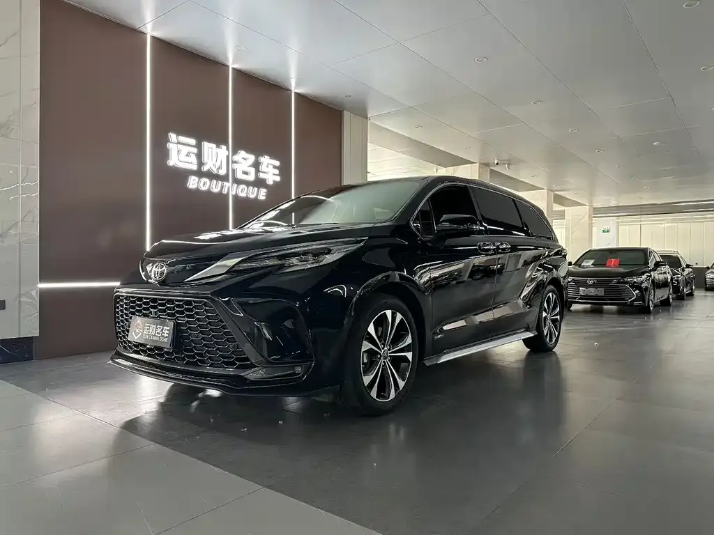 Toyota Granvia — фото 1
