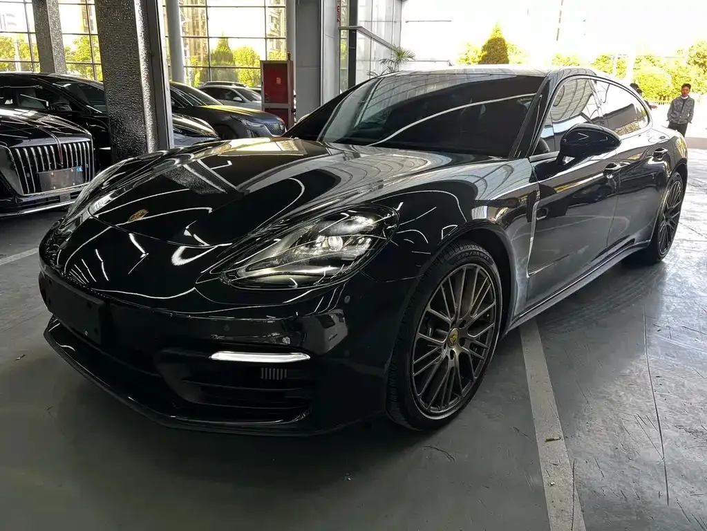 Porsche Panamera — фото 1