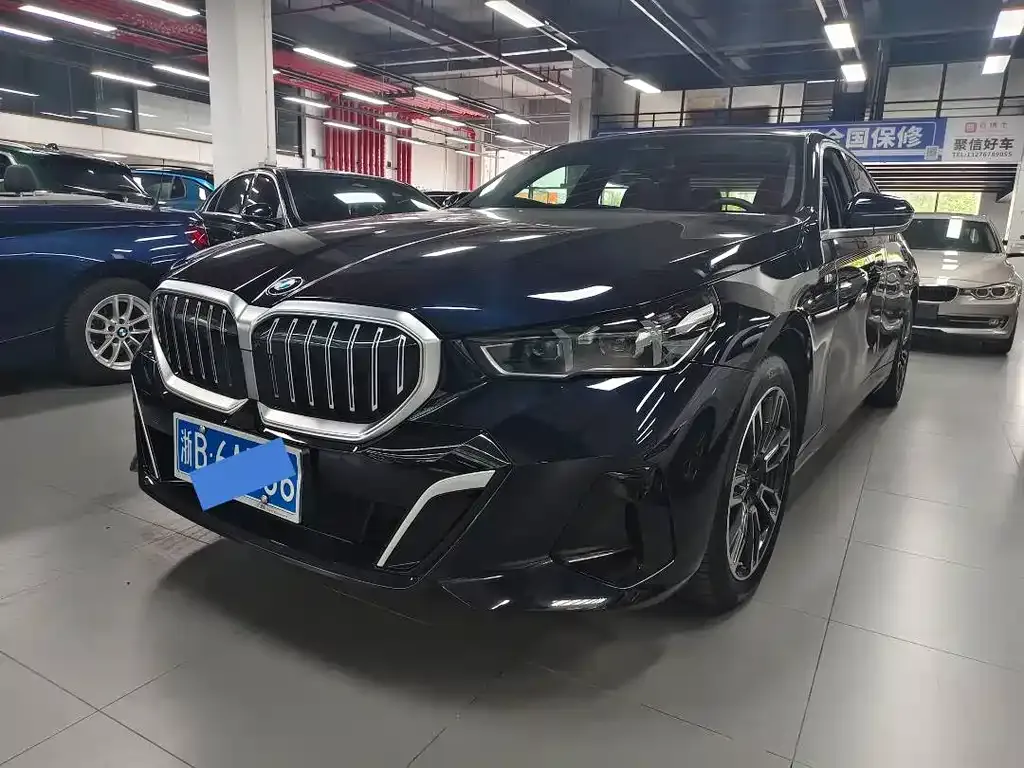 BMW 5 Series — фото 1