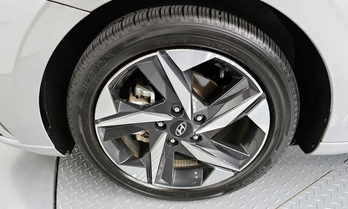 Hyundai AVANTE — фото 5