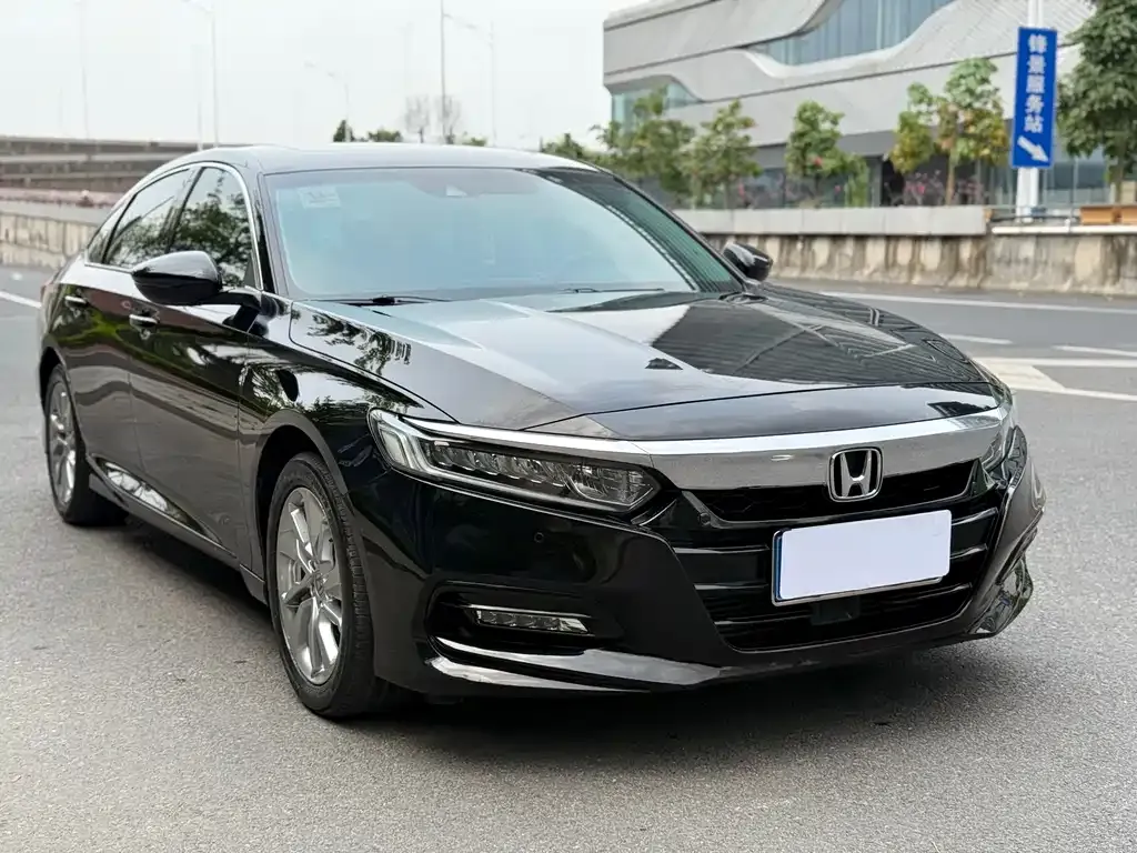 Honda Accord — фото 8