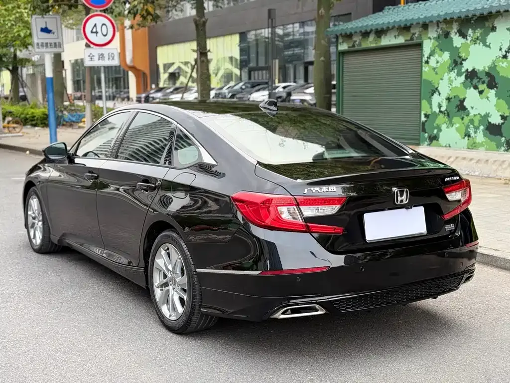 Honda Accord — фото 9
