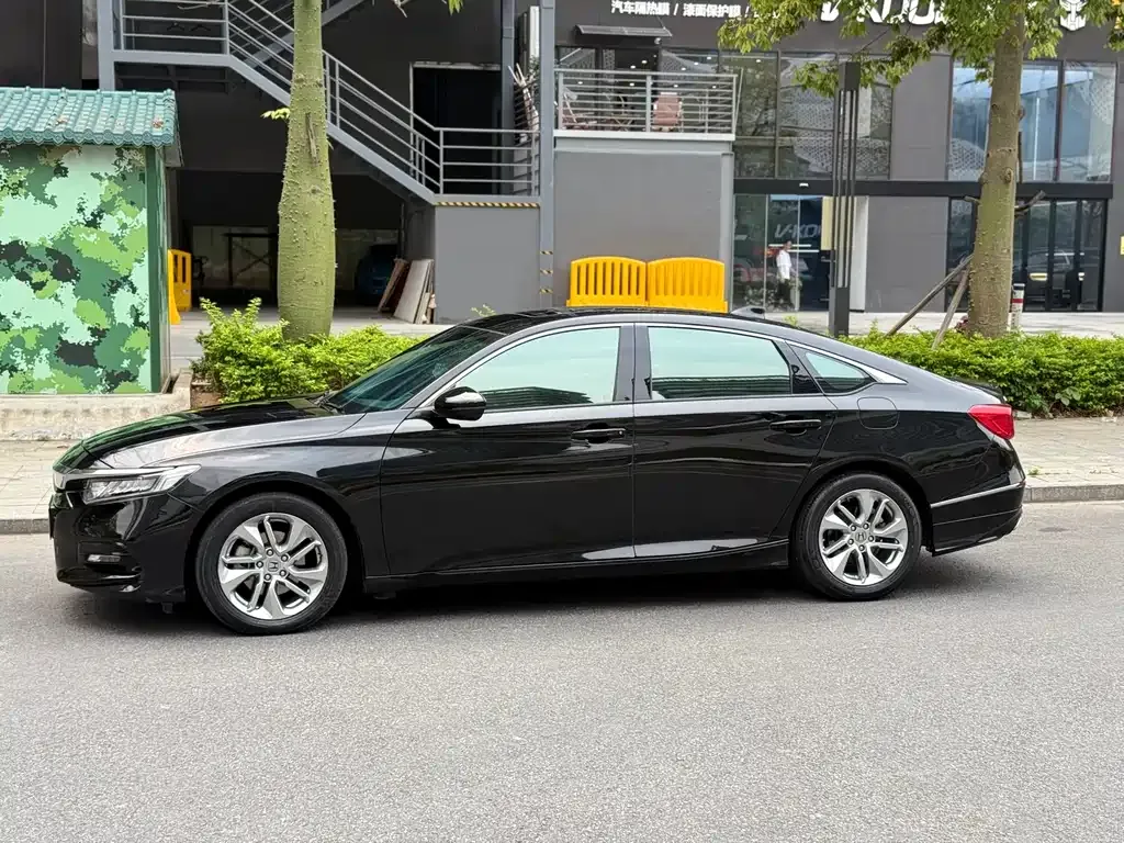 Honda Accord — фото 3