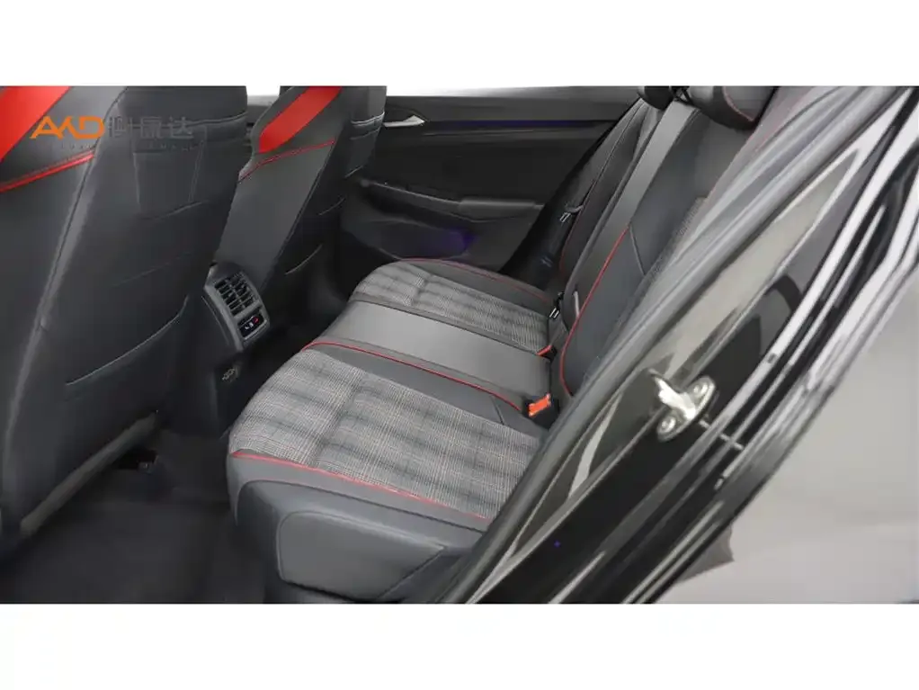 Volkswagen Golf GTI — фото 9