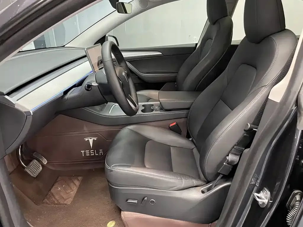 Tesla Model Y — фото 6